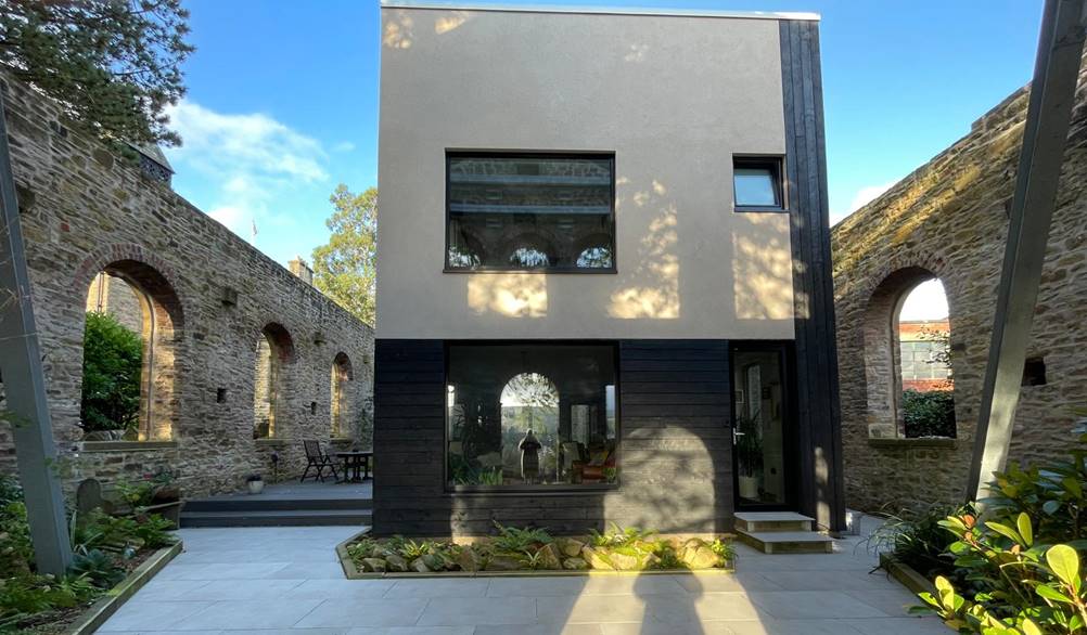 A building with a stone wall and a stone walkway

AI-generated content may be incorrect.